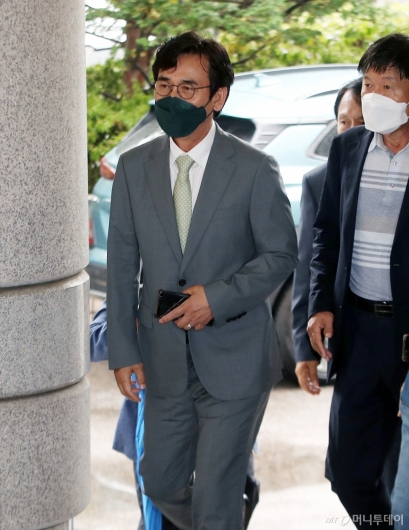 [사진]'한동훈 명예훼손' 유시민, 법원 출석