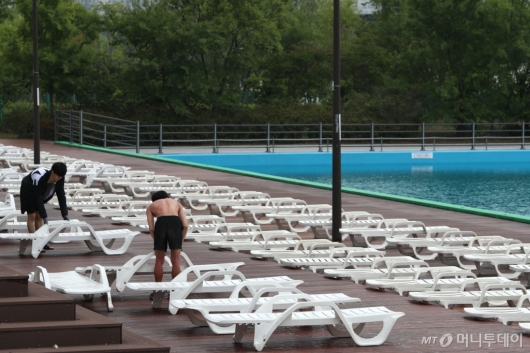[사진]개장 준비 한창인 한강 수영장