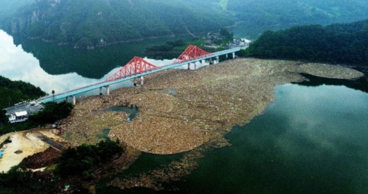 쓰레기 지옥 된 청풍호…폭우 후 벌어진 일