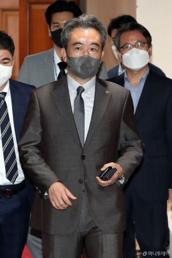 [사진] 국정현안관계장관회의 참석하는 윤희근 경찰청장