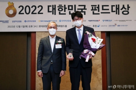 [사진]KB자산운용 '2022 대한민국 펀드대상' 베스트 ETF상 수상