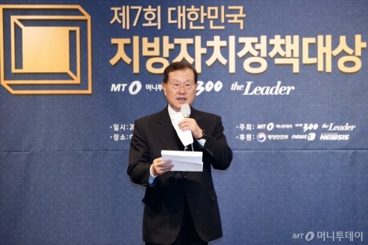 [사진]심사평하는 김순은 전 자치분권위원장
