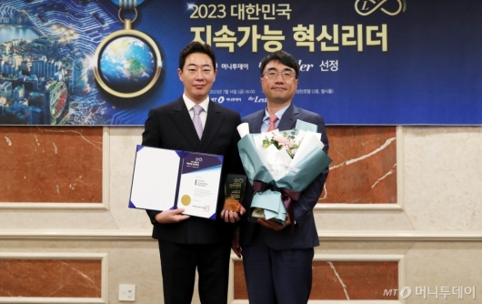 [사진]신창코퍼레이션 '지속가능 혁신리더' 문화/관광발전 부문 수상