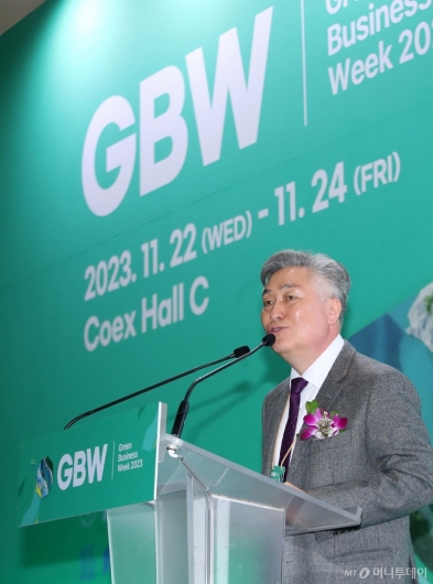 [사진]'GBW 2023' 기조발표하는 정범진 한국원자력학회장