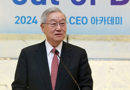 [사진]김성환 전 외교통상부 장관 'PADO 아카데미' 축사