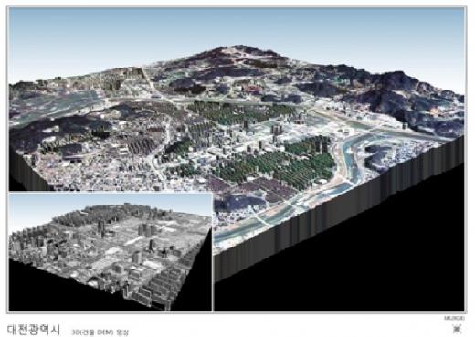 ▲대전광역시 3D(건물 DEM) 영상(4m칼라)<br>
다목적실용위성 2호가 촬영한 대전시 영상과 건물 DEM(높이정보)를 이용하여 표현한 3차원 영상<br>
사진 중앙우측의 높은 건물 4동(정부청사), 산 밑부분의 붉은 색 건물이 한국과학기술원, 앞 쪽의 강이 갑천이다.<br>
