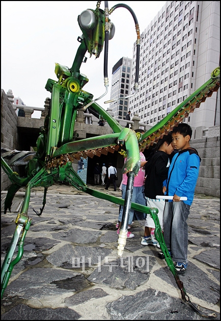 [사진]'청계천 복원 2주년 기념' 정크아트전시회