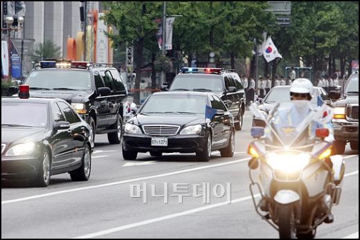 [사진]북측으로 향하는 노무현 대통령