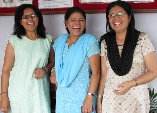 ↑네팔 빈곤여성을 위한 사회적 여행사를 차린 세자매 사업가. 왼쪽부터 러키, 디키, 니키 치헤트리.