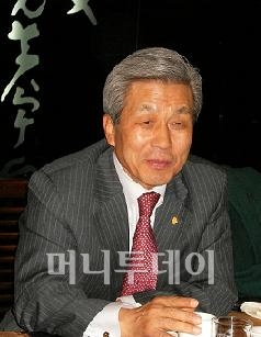 김윤규 회장 "이르면 이번주 건설사 인수"