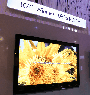 ▲LG전자가 첫선을 보인 와이어리스 LCD TV.