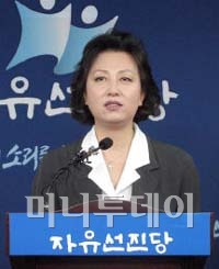 "내친 김에…" 신은경, 선진당 새 대변인으로