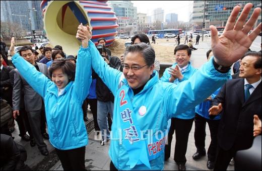 [사진]나경원-박진 후보 '우리 화이팅 합시다!'