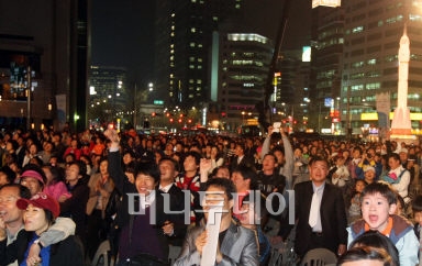 시청 앞 '우주시대 개막' 축하 잔치