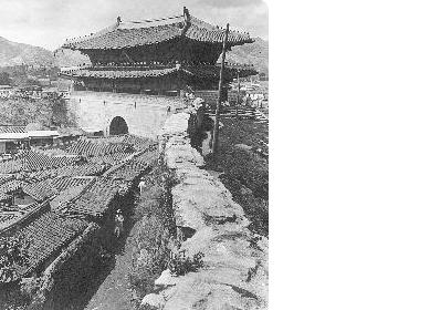 ↑일제시대 전 숭례문의 모습(문화재청)