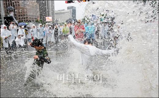 [사진]여름휴양지 '광화문 아스팔트 비치'(화보)