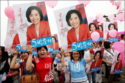 [사진]'긴장감 고조' 한나라당 전당대회