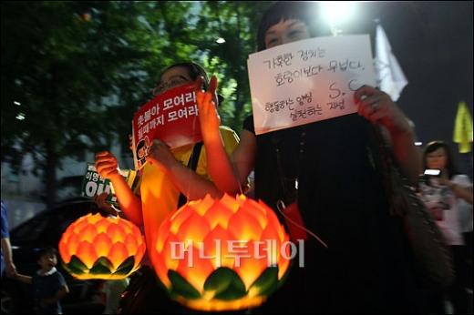 [사진]행진하는 '시국법회' 촛불