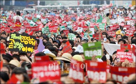 [사진]태평로를 메운 촛불집회 참가자들