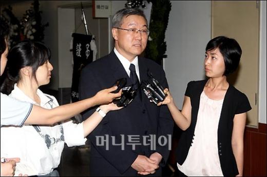 [사진]김성환 수석, '故 박왕자씨 빈소 찾아'