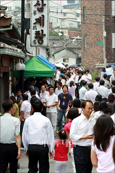 [사진]'초복' 삼계탕 먹기 위한 행렬