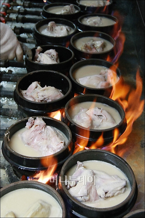 [사진]'초복' 삼계탕 먹기 위한 행렬