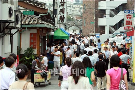 [사진]'초복' 삼계탕 먹기 위한 행렬