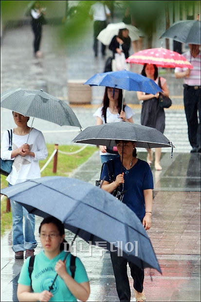 [사진]호우경보속 출근길