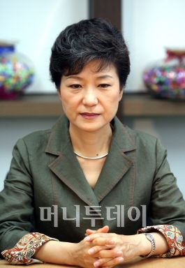 박근혜, ‘조용한 발걸음’ 시작되나