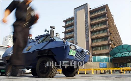 [사진]미국 대사관 앞 장갑차