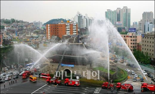 [사진]흥인지문, 화재진압 대응훈련(화보)