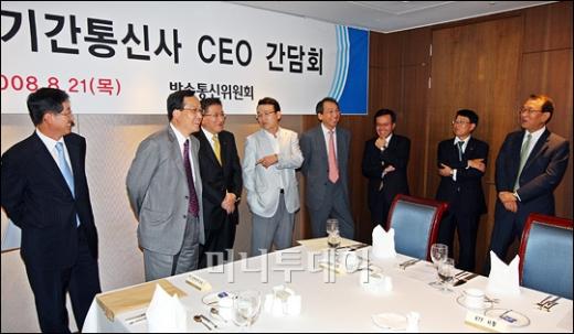 ↑한자리에 모인 8개 기간통신사 CEO들.