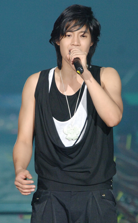 ↑ SS501 김현중