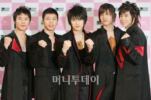 동방신기' 앨범사러 줄섰다… 불황 음반계 진풍경 - 머니투데이