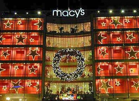 ↑크리스마스 시즌의 뉴욕 메이시스 백화점. 11~12월은 미국 상점 연간 이익의 50%를 차지한다.