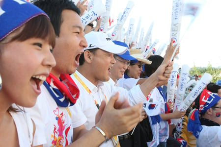 ↑ 2008 베이징 올림픽 연예인 응원단 