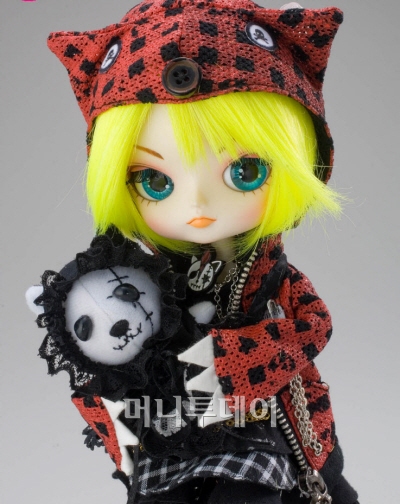 '2008 ȸ' õ мǵ. Ǫ, ¾, , ̵   Ÿ, ǻ, Ź Żм  . ѱ ϰ Ϻ  12ġ(30cm)  Ǫ ѱ ̸ Ǯ, Ϻ  Ǫ, δ Pullip Ҹ. Ǫ ū   ,    Ư¡̸, , ϱ,   ڱⰡ ϴ  ٲ  ִ. ȱ   ũ ϴ