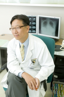 ↑ 강 교수는 위암관련 분야에서 세계적으로 인정받았지만 여전히 IIT위주로 연구를 진행하고 있다.
