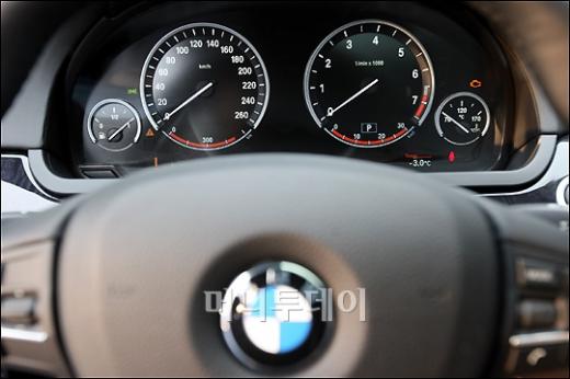 [] BMW 7 ø 