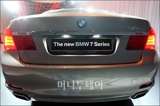 []BMW7  