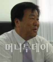 "골프나 치며 편하게 살긴 싫었습니다"