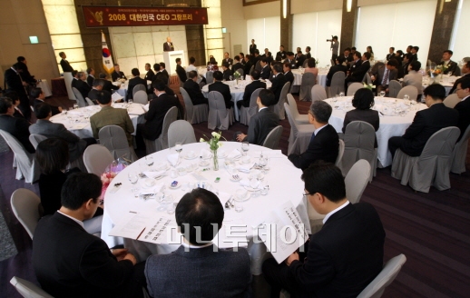 ▲ '제4회 한국CEO그랑프리'가 12일 오전 서울 프라자호텔에서 정계학계문화계 인사 130여명이 참석한 가운데 열렸다. ⓒ사진부 특별취재반