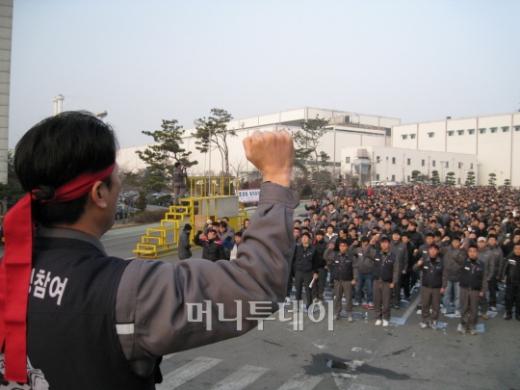 ↑ 쌍용차 노조는 17일 오전 출근투쟁과 규탄대회를 열었다. ⓒ박종진 기자