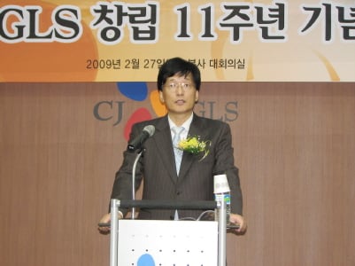 ↑민병규 CJ GLS 대표이사가 창립 11주년 기념사를 하고 있다<br>
