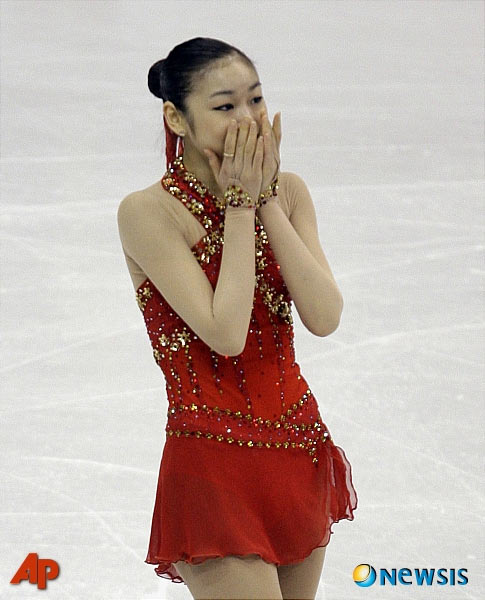 [사진]세계신기록, 얼굴 감싼 김연아