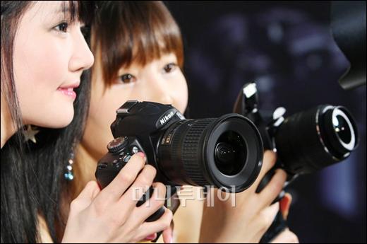 []   D5000