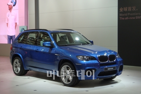 ↑세계최초 공개된 BMW 'X5M'