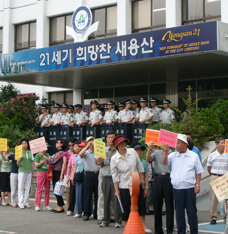 2년째 멈추지 않는 '서부 이촌동'의 반발