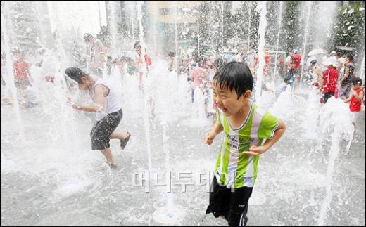 [사진]광화문광장 분수 너무 시원해요!