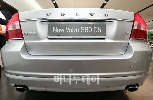 []New Volvo S80 D5   ÷